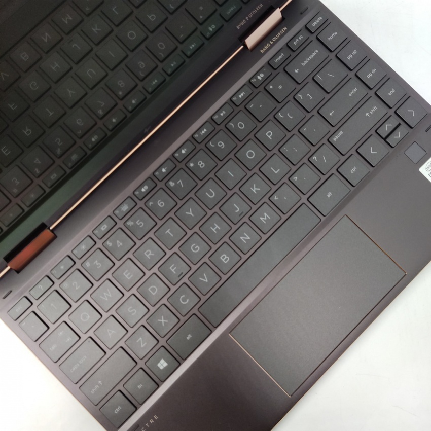HP Spectre 13-AW0