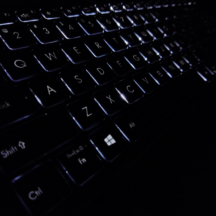 ASUS ZenBook 15 UX563