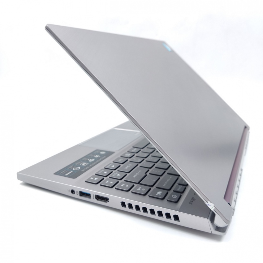 Acer Predator Triton 300 SE