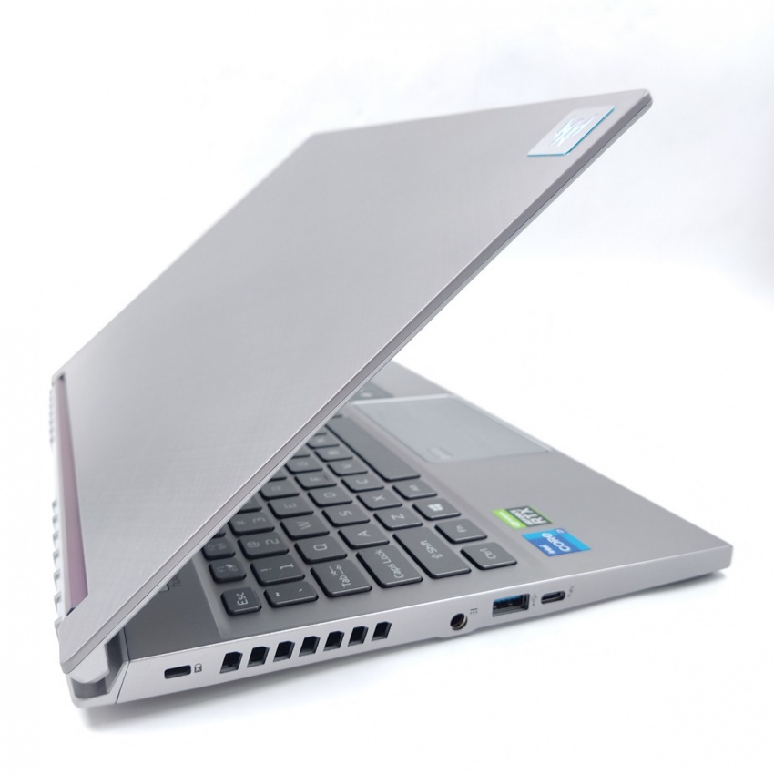 Acer Predator Triton 300 SE