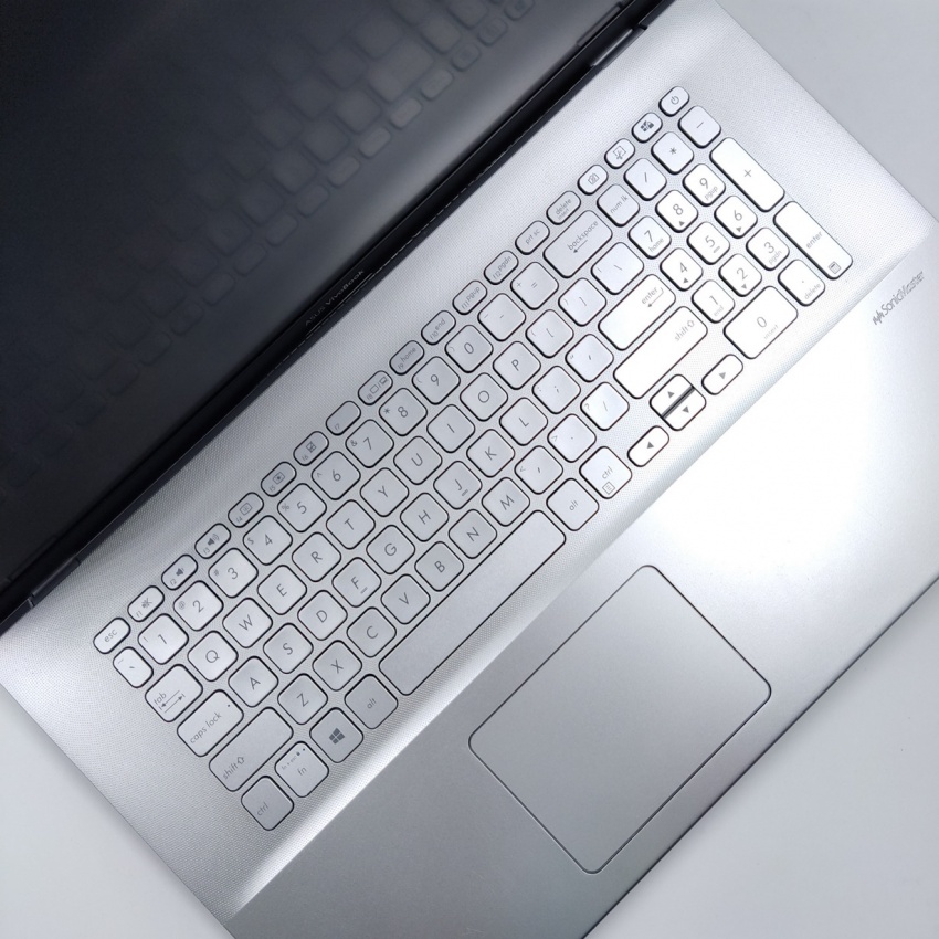 ASUS Vivobook 17 M712