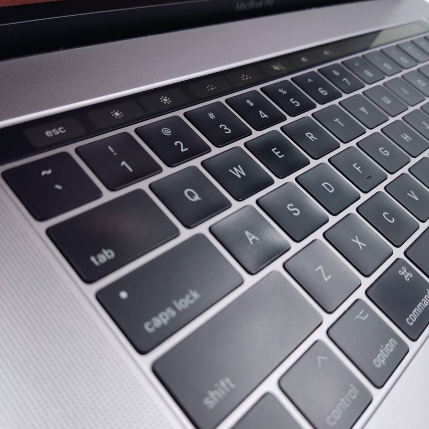 Apple MacBook Pro 15 (Touch Bar / Mid-2017)