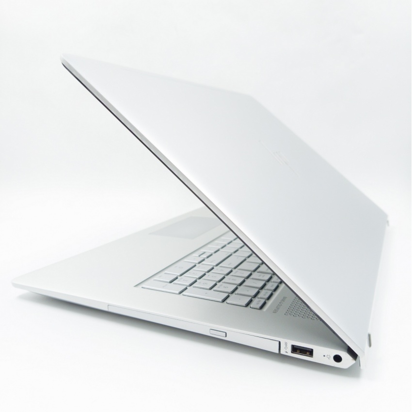 HP Envy 17M-AE1