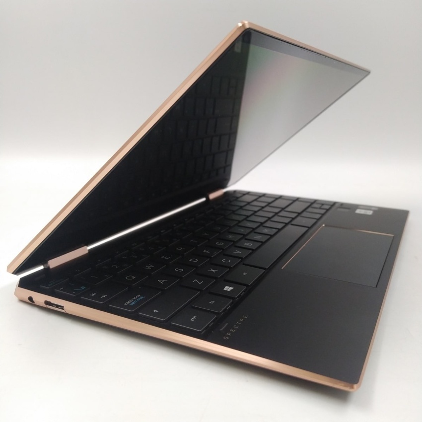 HP Spectre X360 13-AW2